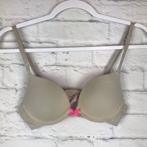 Xhilaration Woman’s bra size 32 A